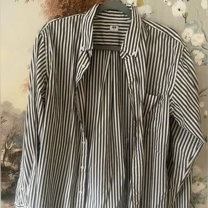 Men’s Medium Uniqlo striped button down shirt